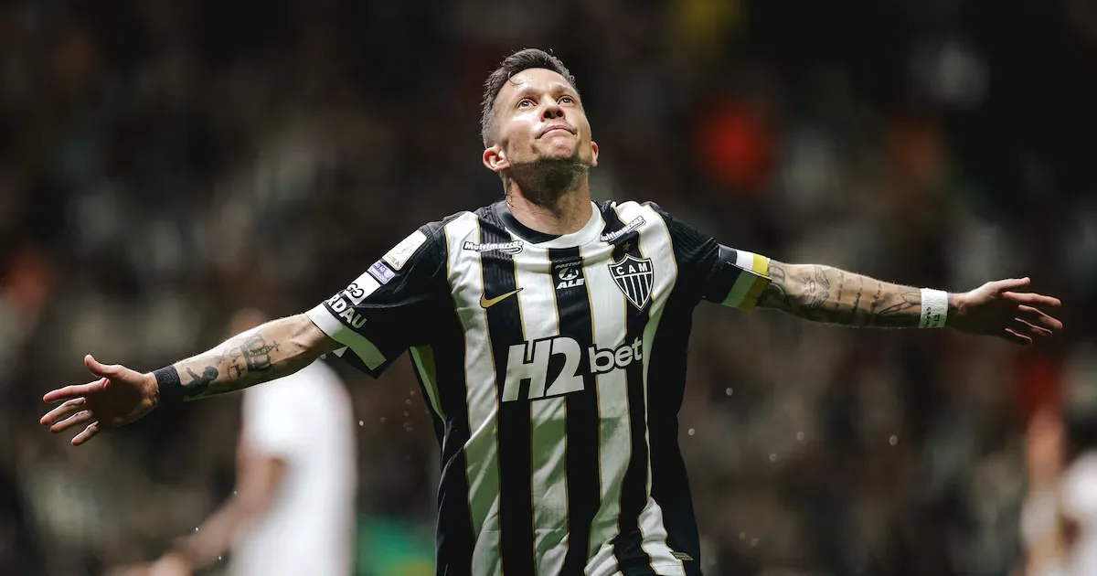 Atlético-MG derrota Bragantino e se aproxima da zona da Libertadores