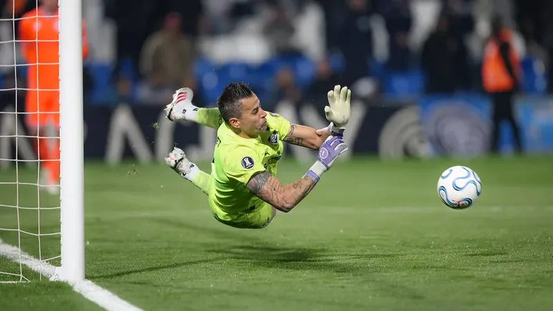 Fábio sustenta vantagem do Fluminense sob pressão do Corinthians