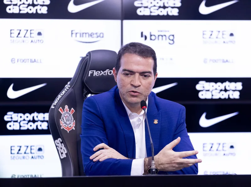 Corinthians mantém bloqueio para reforços e admite falta de previsão para quitar dívida