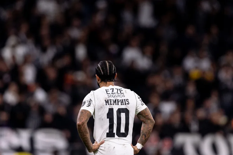 Paz diz que elenco do Corinthians apoiou Memphis após pênalti perdido
