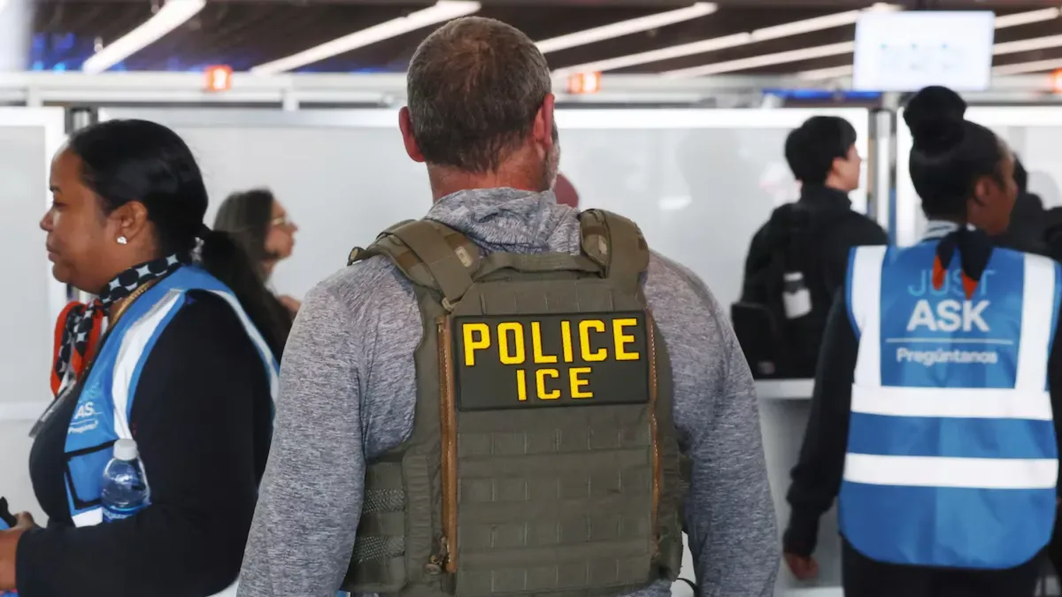 Brasileiro é detido em Miami após usar uniforme falso do ICE em local de votação