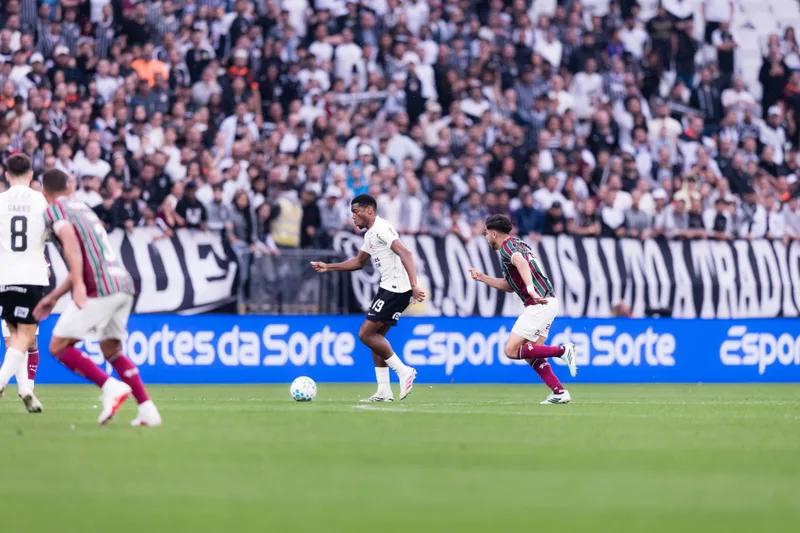 André Luiz retoma titularidade e atinge 80 minutos pelo Corinthians