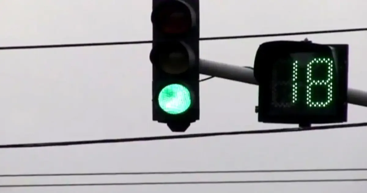 Projeto condiciona multas em semáforos à instalação de contagem regressiva
