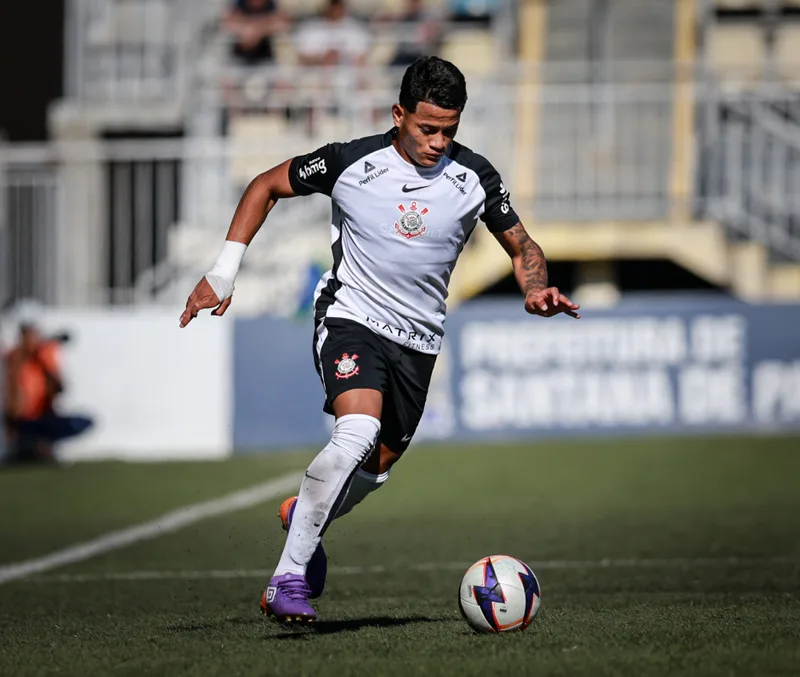 Luiz Fernando celebra classificação do Corinthians e fala sobre jejum de gols