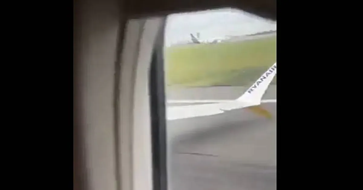 Avião da Ryanair toca a ponta da asa durante tentativa de pouso em Dublin