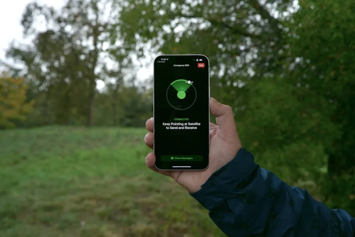 Apple mantém conexão via satélite sem cobrança para iPhones 14, 15 e 16
