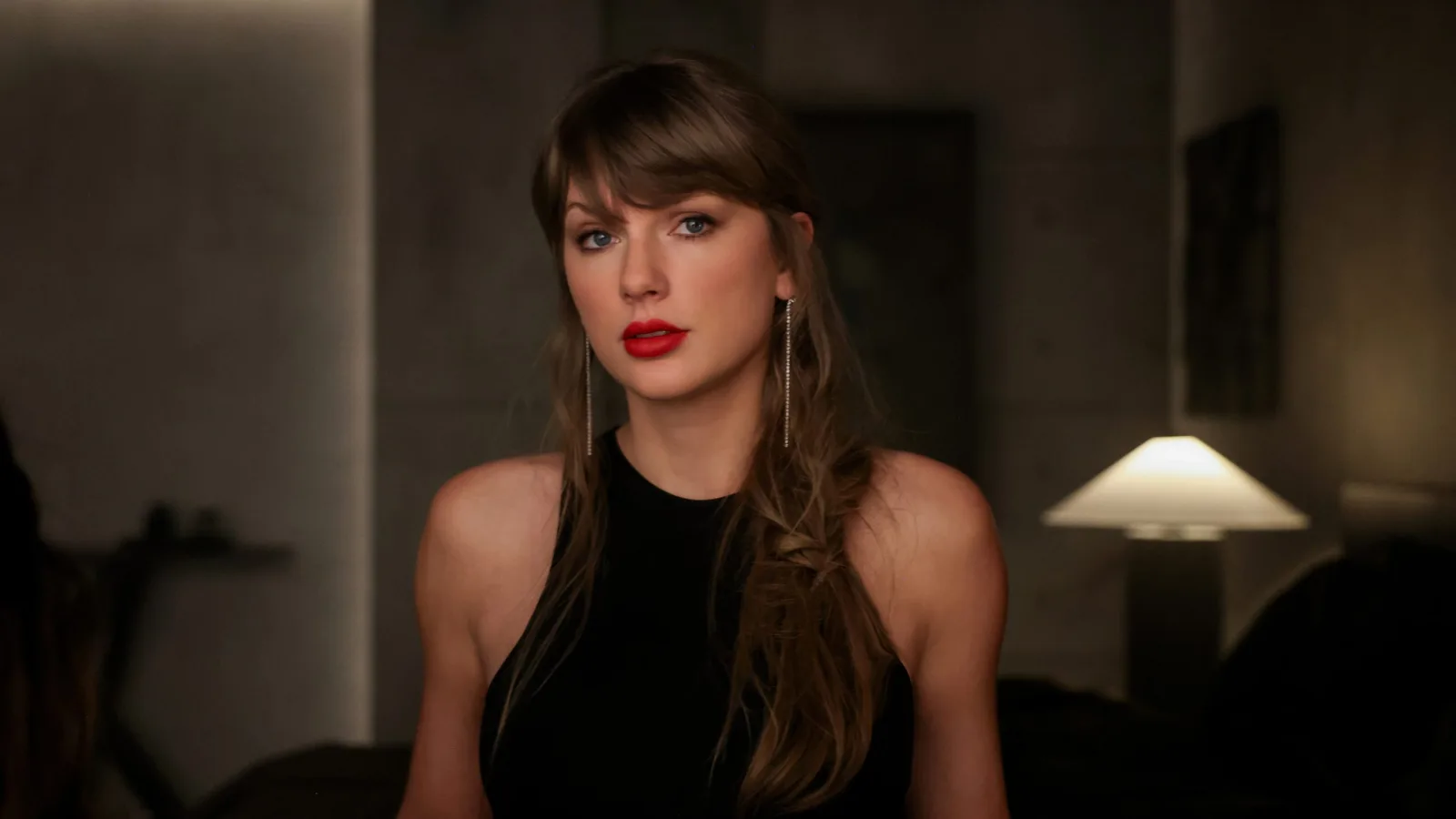 Taylor Swift estreia no topo da Hot 100 e leva quatro músicas ao Top 5