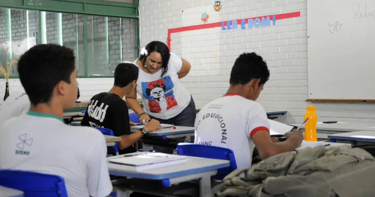 Brasil reduz distância para a média da OCDE no Pisa 2025