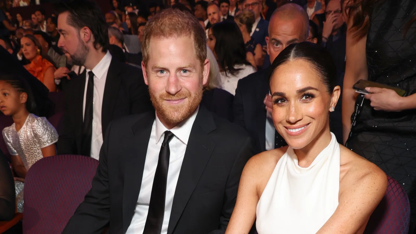 Harry e Meghan criticam fotógrafos vistos perto da escola dos filhos