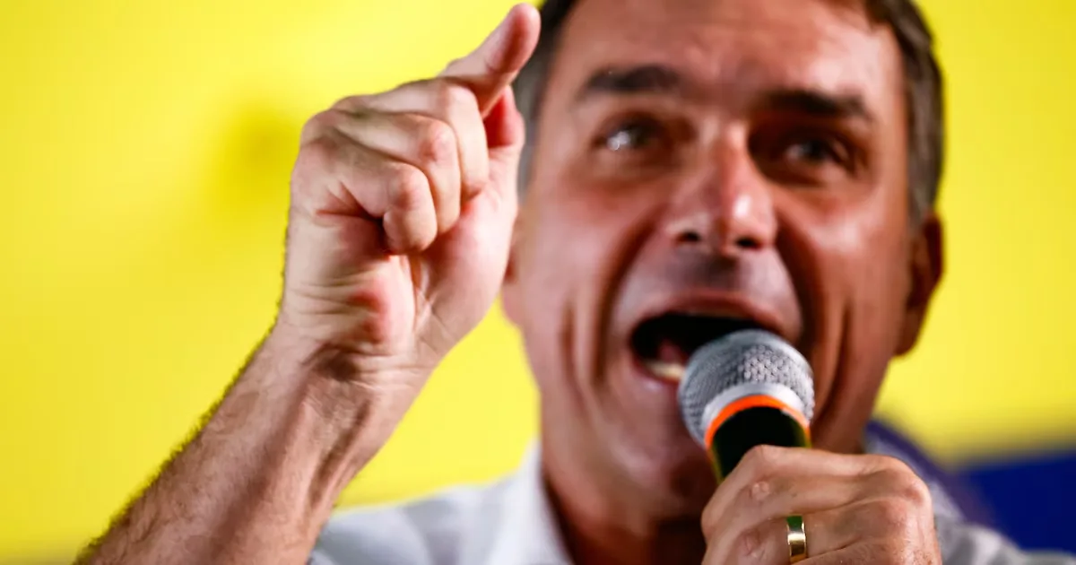 Flávio Bolsonaro assume compromissos com a bancada do agro