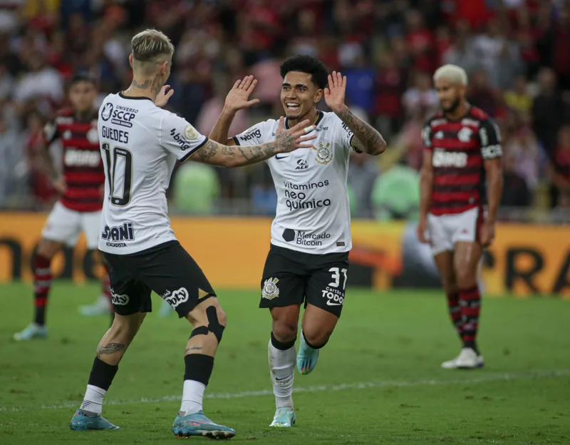 Corinthians enfrenta Flamengo após quatro derrotas seguidas na Série A