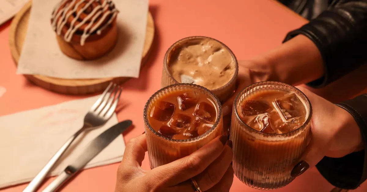 Lattes ganham ingredientes inusitados em cafeterias de cafés especiais