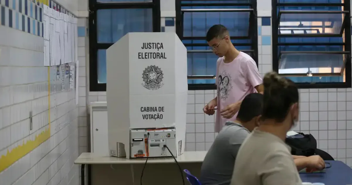 Pesquisa aponta descrença na política e baixa confiança nas instituições