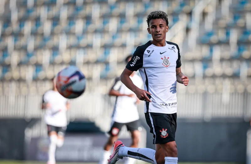 William Batista destaca evolução defensiva de Gui Amorim no Corinthians sub-20