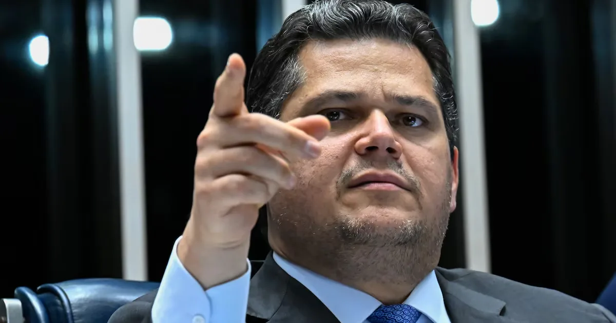 Alcolumbre defende Moraes enquanto Senado recebe novas denúncias