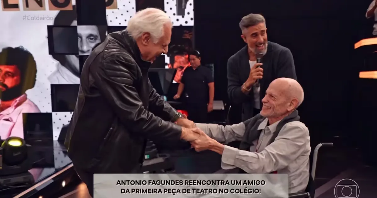 Antônio Fagundes reencontra colega da primeira peça no palco da TV Globo