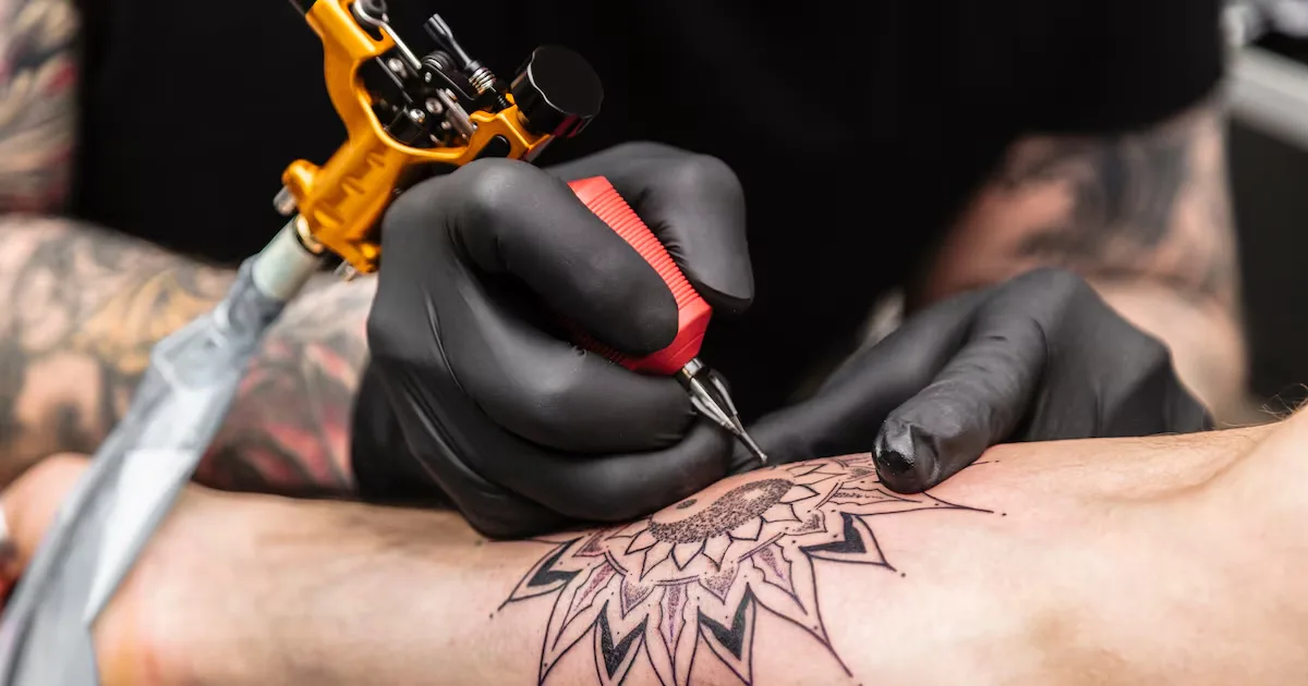 Tatuagens envolvem riscos conhecidos e dúvidas sobre efeitos de longo prazo