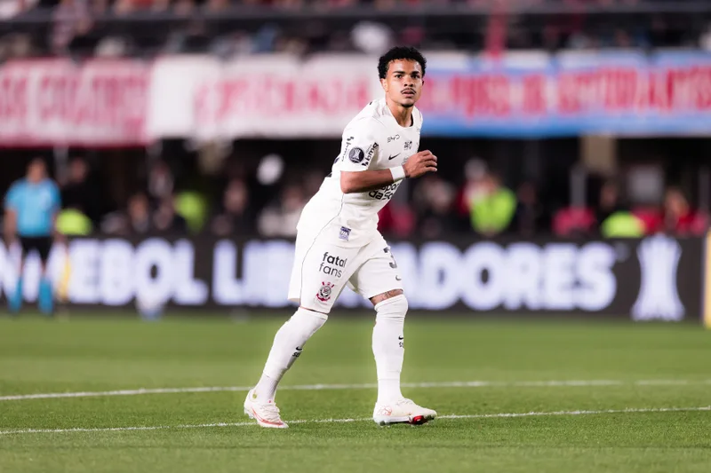 Kaio César encerra jejum e marca pelo Corinthians contra o Estudiantes