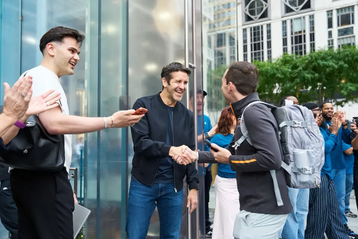 Apple avalia lançamentos mais frequentes e cortes na estrutura de gestão