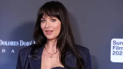 Dakota Johnson diz que quer ser mãe e preserva vida privada