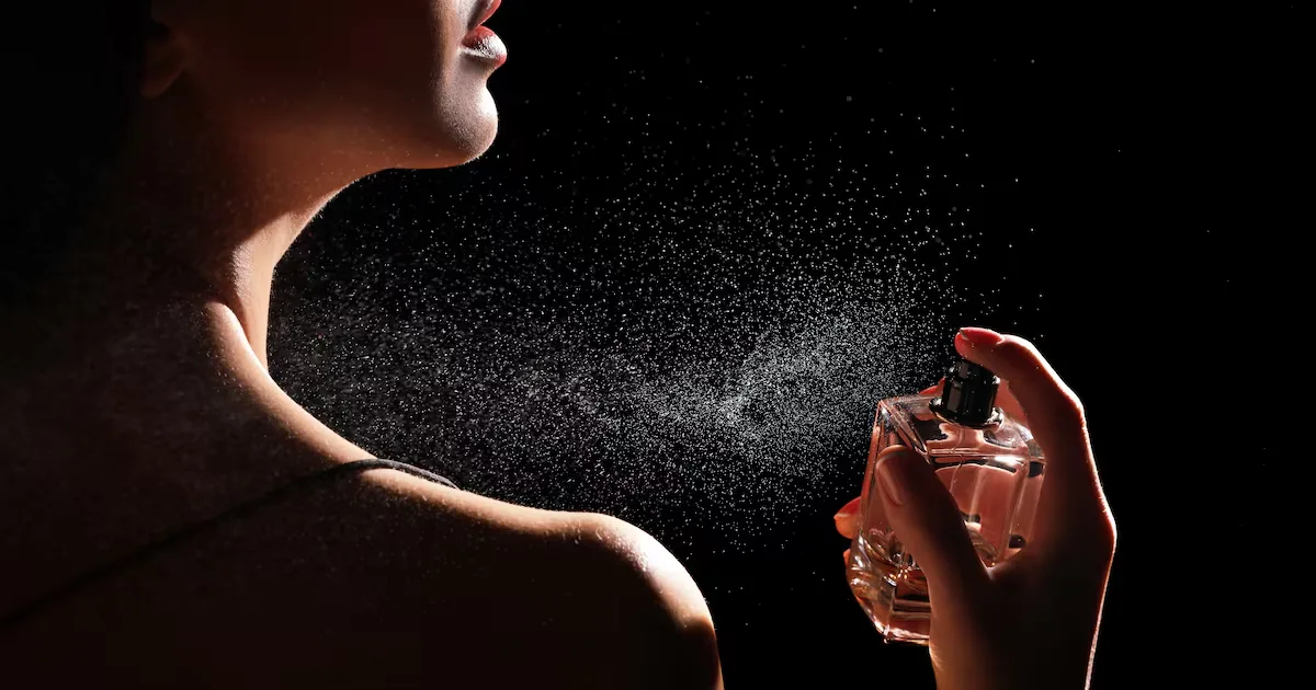 Perfume no pescoço não tem ligação comprovada com dano à tireoide
