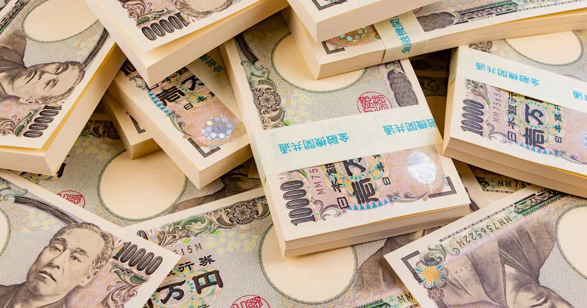 Expectativa por juros maiores no Japão impulsiona o iene diante do dólar