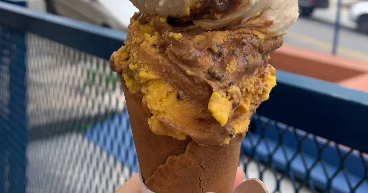Dezato, em Santana, coloca bolo de cenoura entre os gelatos