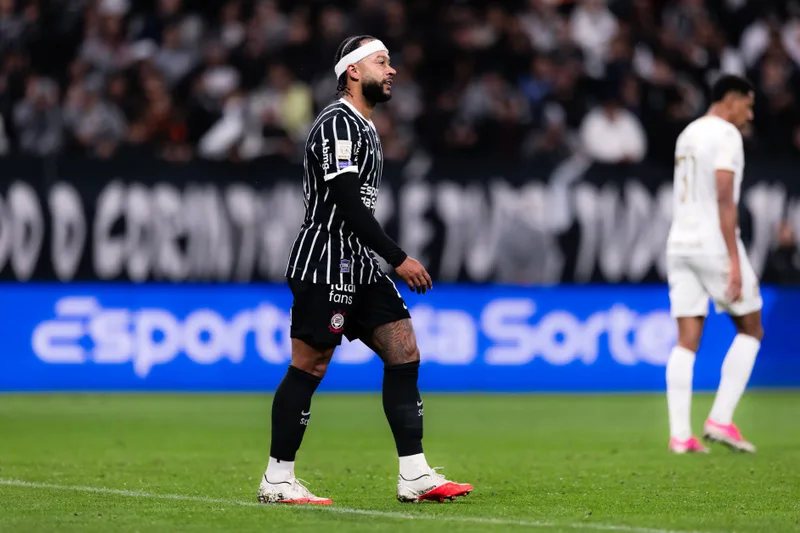 Memphis nega rumor e mantém disponibilidade para duelo com Flamengo