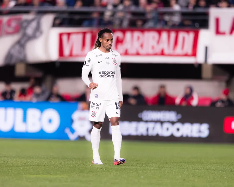 Diniz destaca evolução de Carrillo após empate do Corinthians com Estudiantes