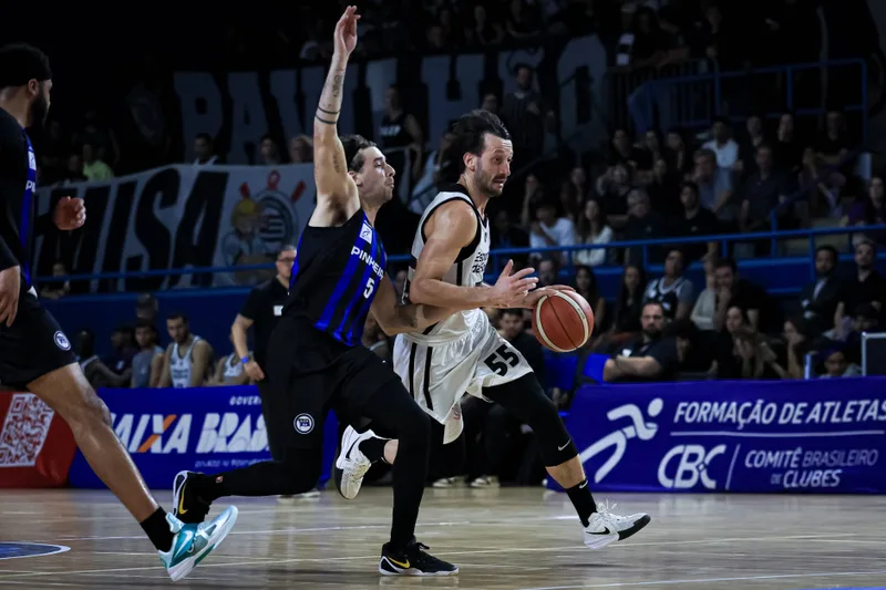 Corinthians vence Pinheiros e volta à semifinal do Paulista de Basquete