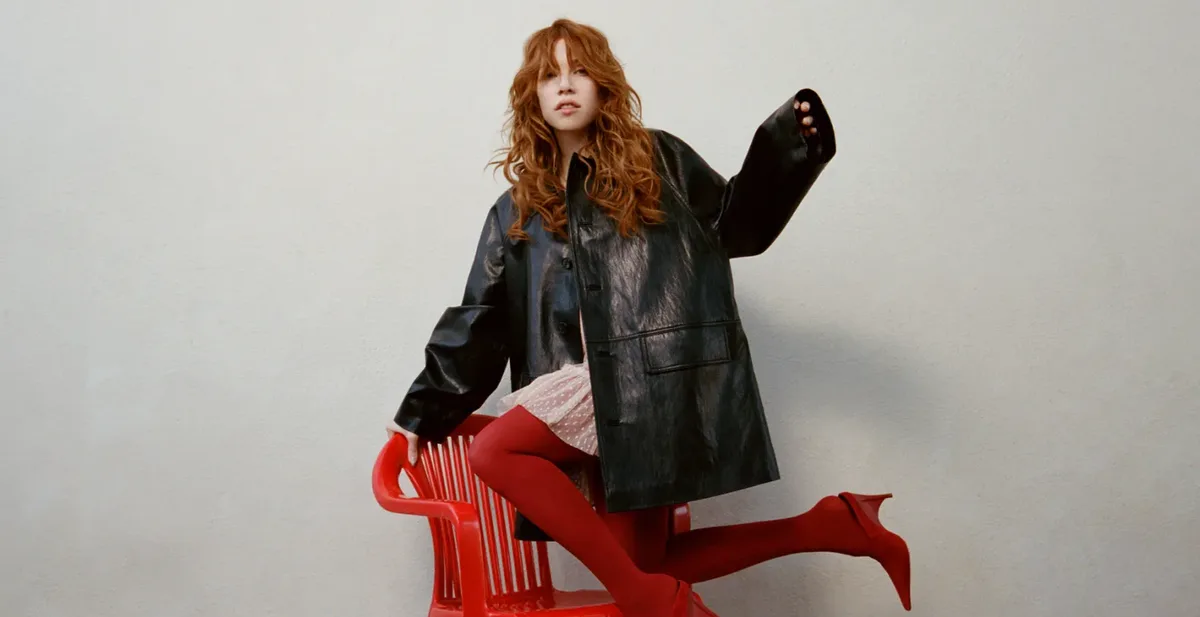 Carly Rae Jepsen lança álbum duplo entre folk-pop, dança e maternidade