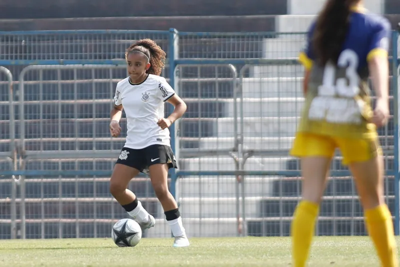 Corinthians enfrenta Taubaté em busca da liderança no Paulista Sub-17