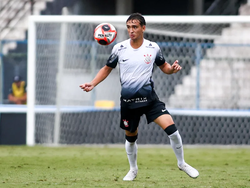 Lorenzo deixa o Corinthians e acerta com o América-MG após negócio frustrado na Itália