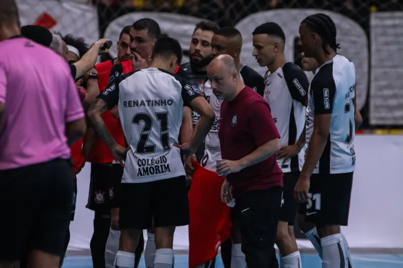 Corinthians enfrenta São José e busca liderança no Paulista de Futsal