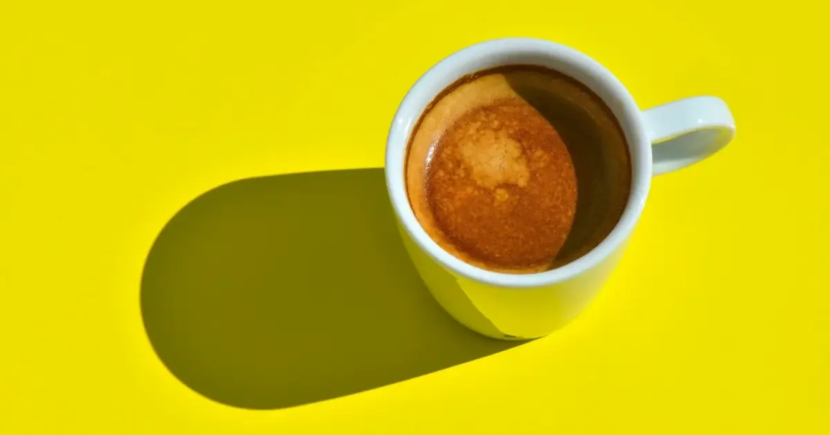 Café pode mexer com remédios, ferro, colesterol e microbioma