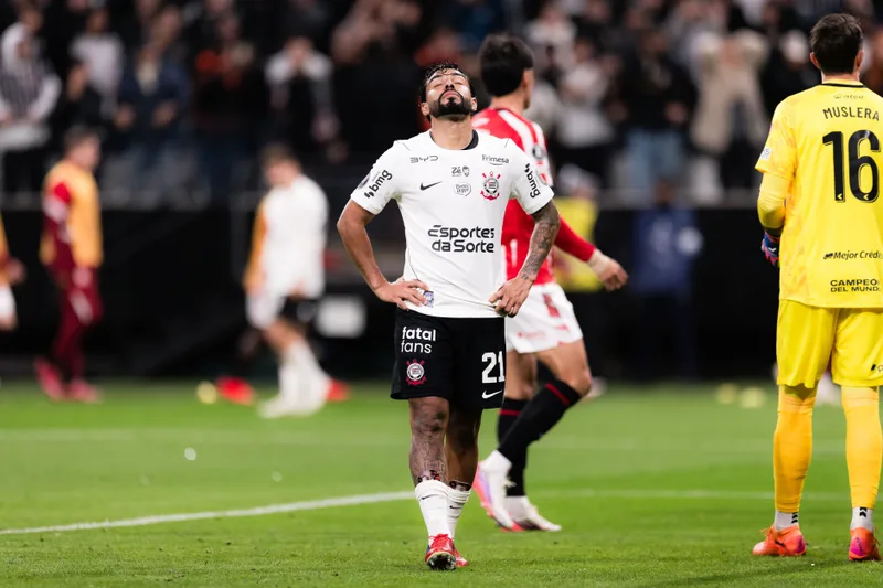 Bidu pede desculpas após queda do Corinthians e reafirma apoio a Fernando Diniz
