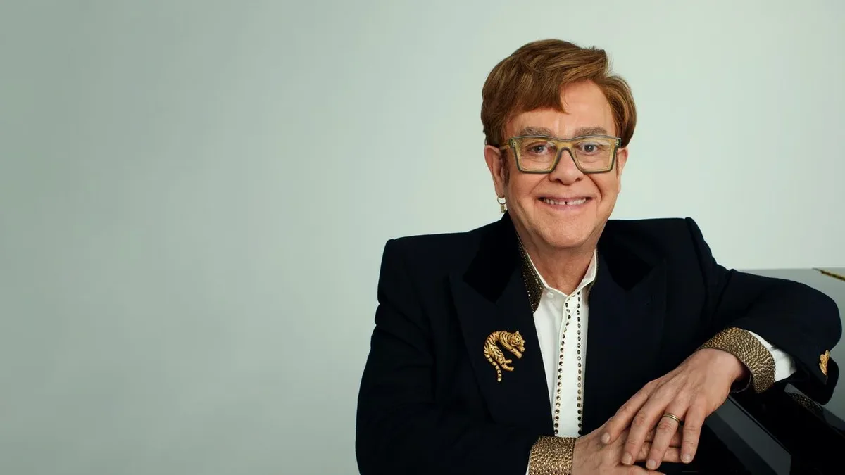 Apple Music Hall estreia em Londres com show intimista de Elton John