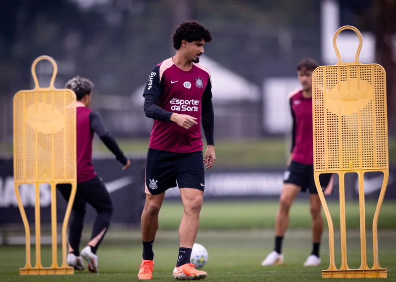 Corinthians reintegra André Ramalho, mas zagueiro ainda é dúvida para domingo
