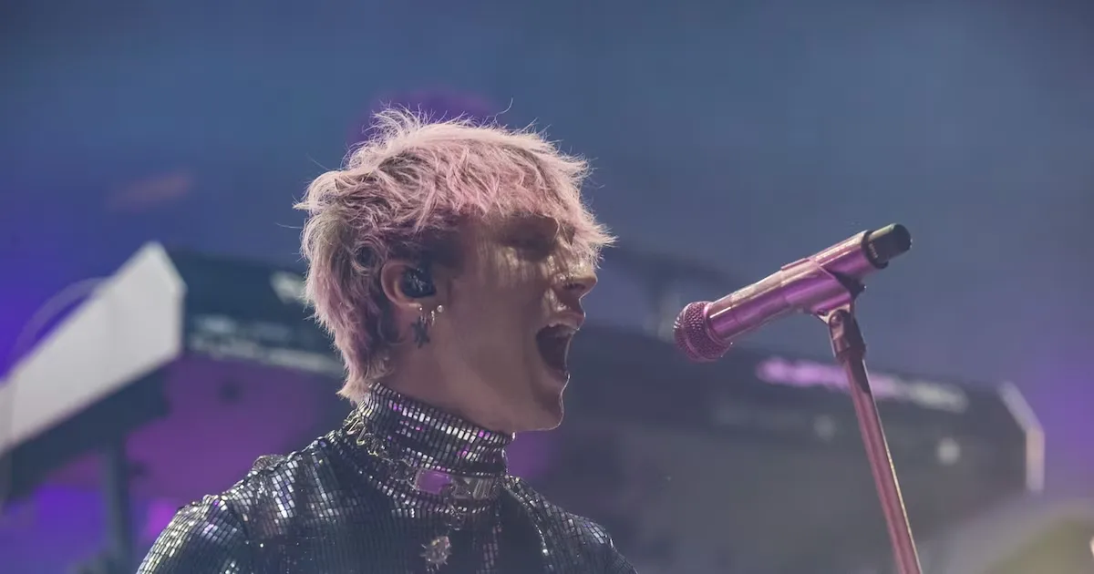MGK diz que música se divide entre boa e ruim durante apresentação no Rock in Rio