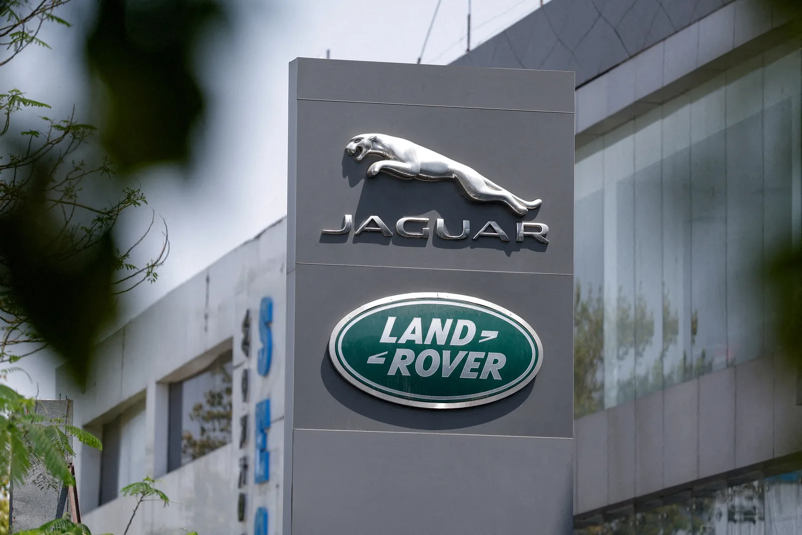 Jaguar Land Rover prevê economia de 1,7 bilhão de libras com reestruturação