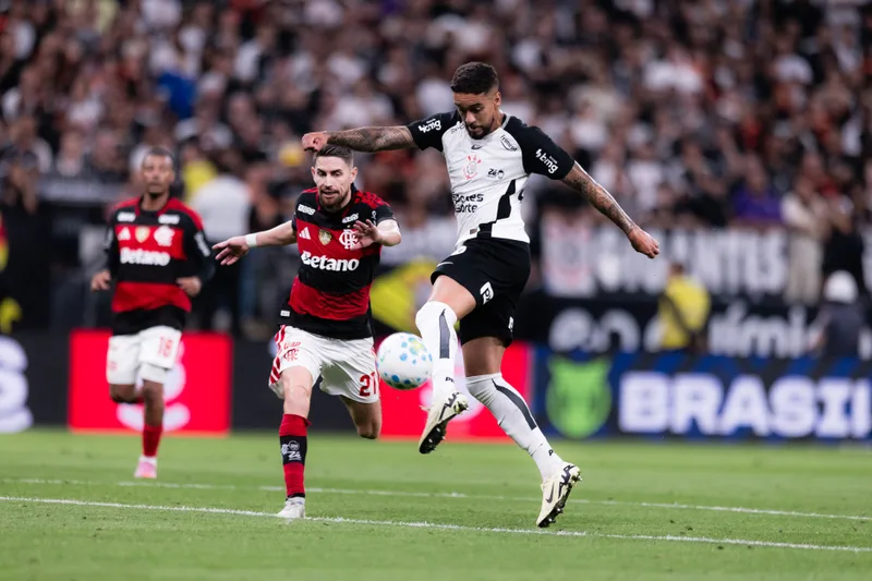 Corinthians enfrenta o Flamengo após quatro derrotas no Brasileirão