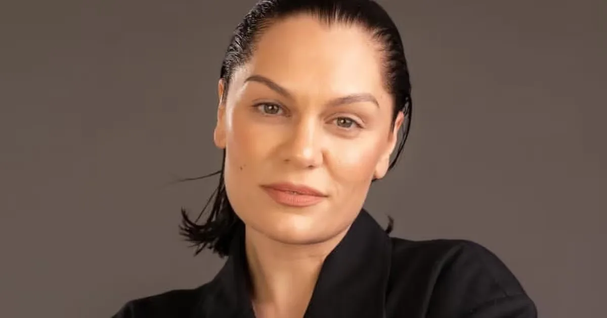 Jessie J interrompe presença digital para cuidar da saúde e passar por reconstrução