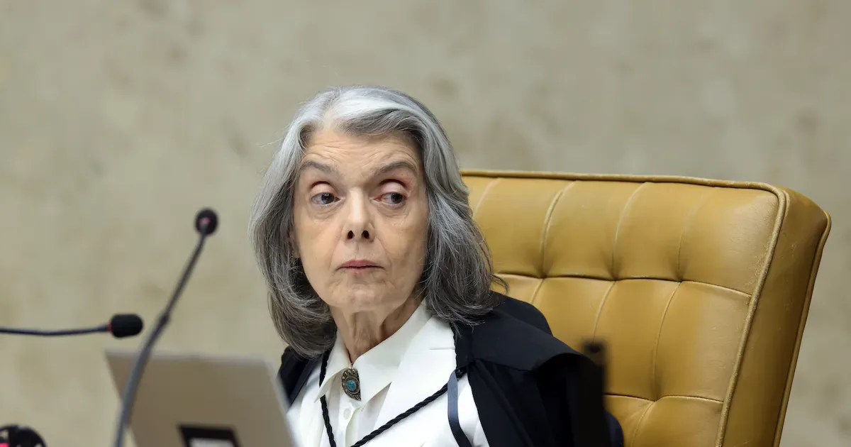 Cármen Lúcia aponta descrença na administração pública e cobra confiança