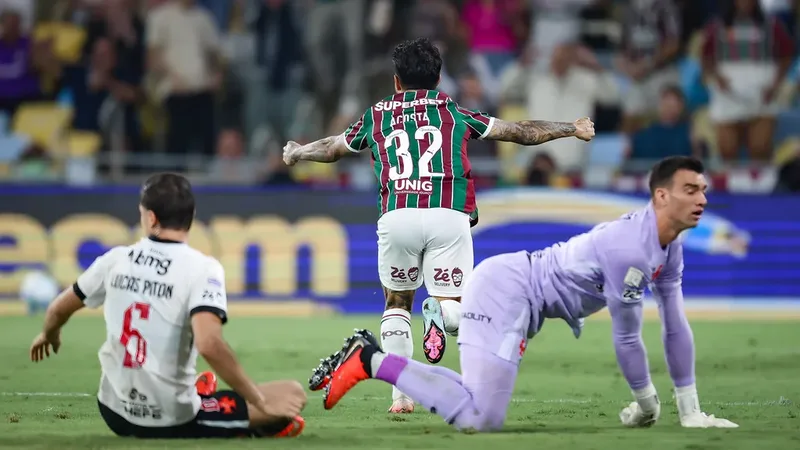 Lucho Acosta decide no fim e garante vitória do Fluminense sobre o Vasco