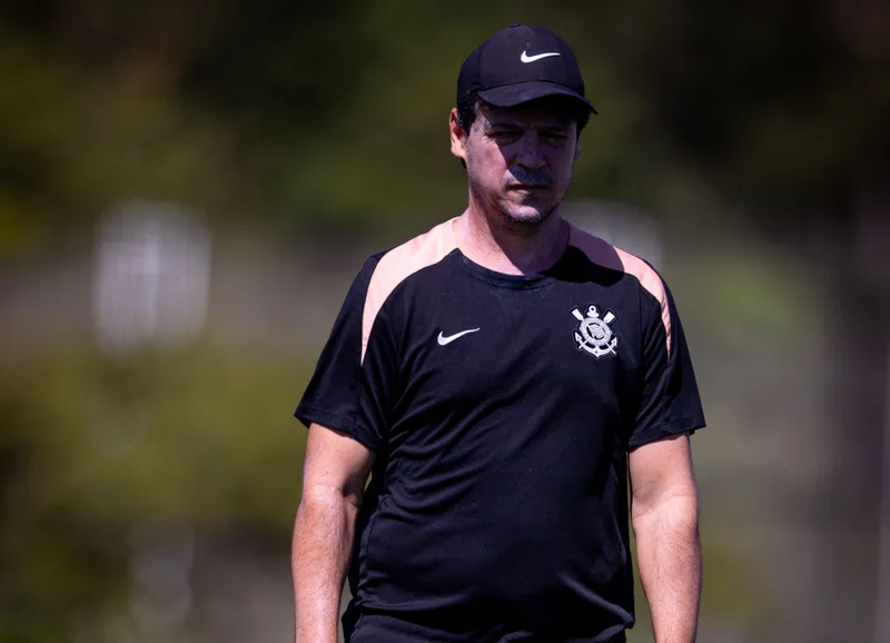 Desfalques e sequência negativa complicam escalação do Corinthians contra o Flamengo
