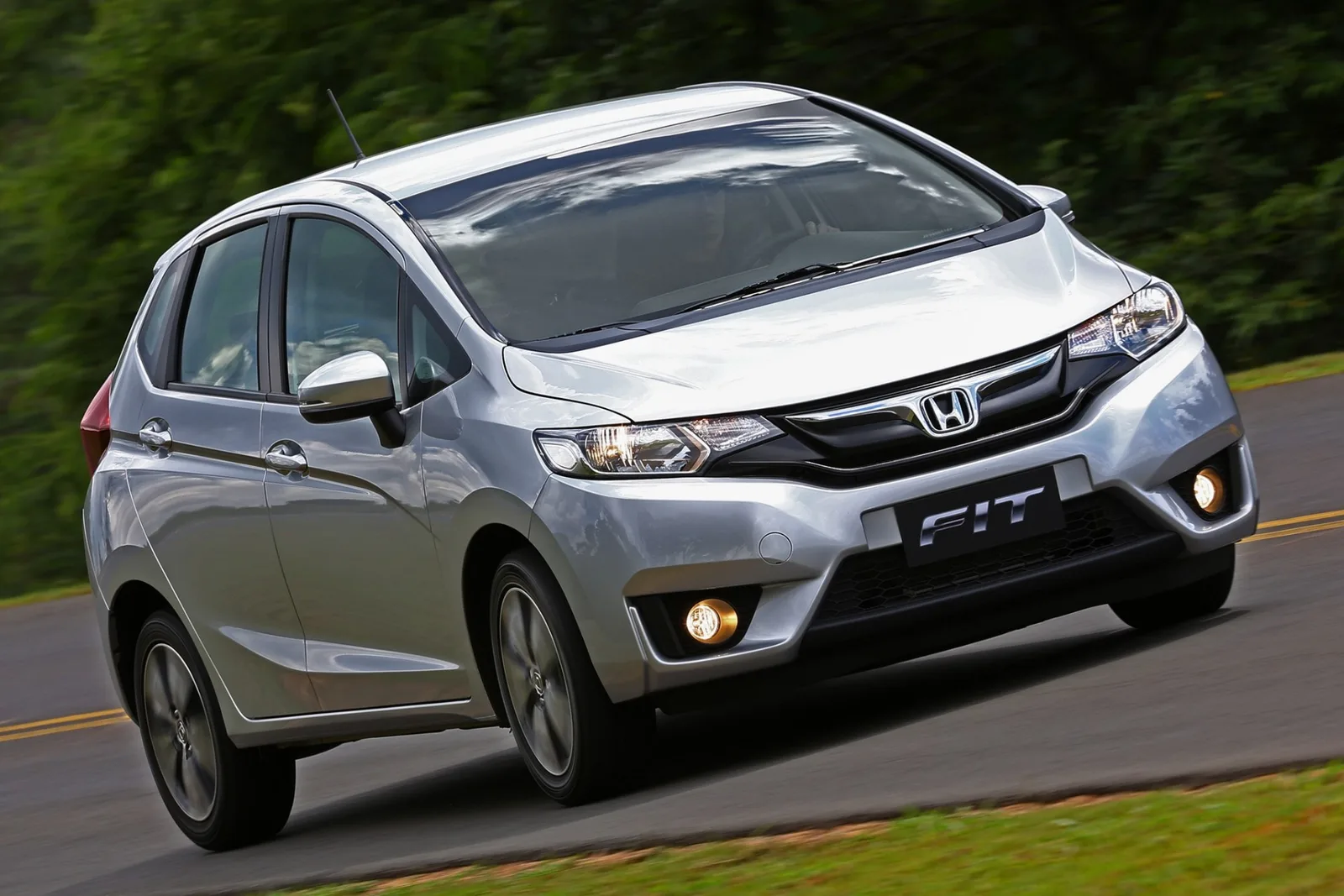 Fit e Yaris usados: quatro versões automáticas entre R$ 63.900 e R$ 79.800