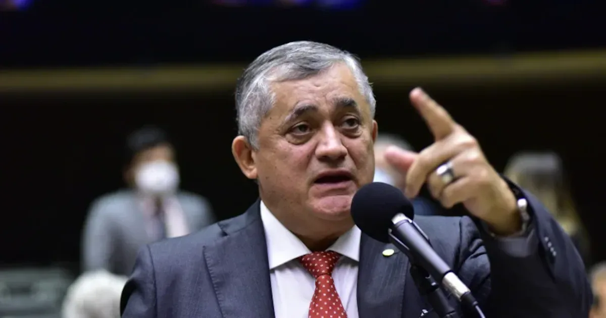 Afastamento do diretor da PF é mantido por maioria no STF após pedido de vista