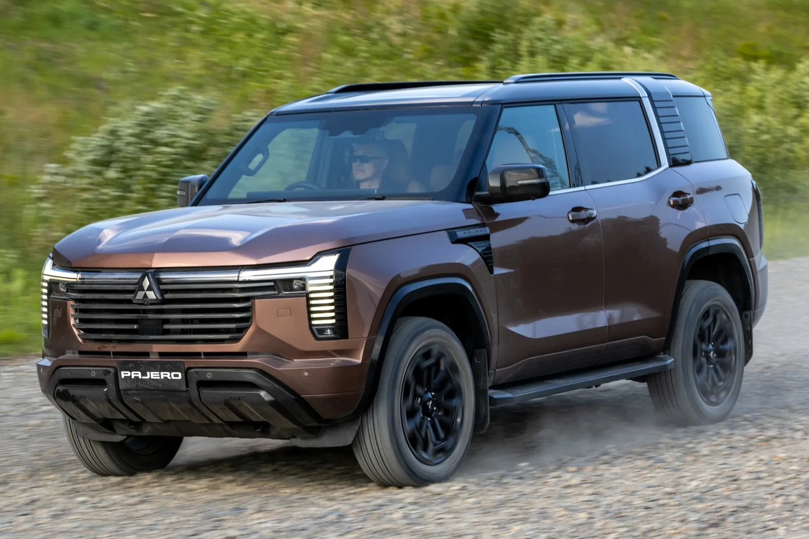 Pajero chegará ao Brasil com motor turbodiesel e configuração para sete pessoas