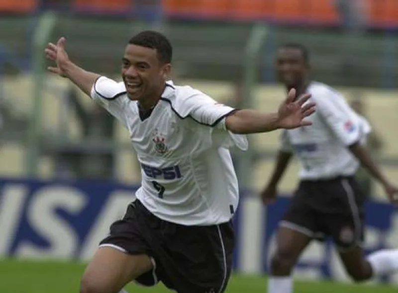 Gil apoia permanência de Memphis e relembra gol histórico pelo Corinthians