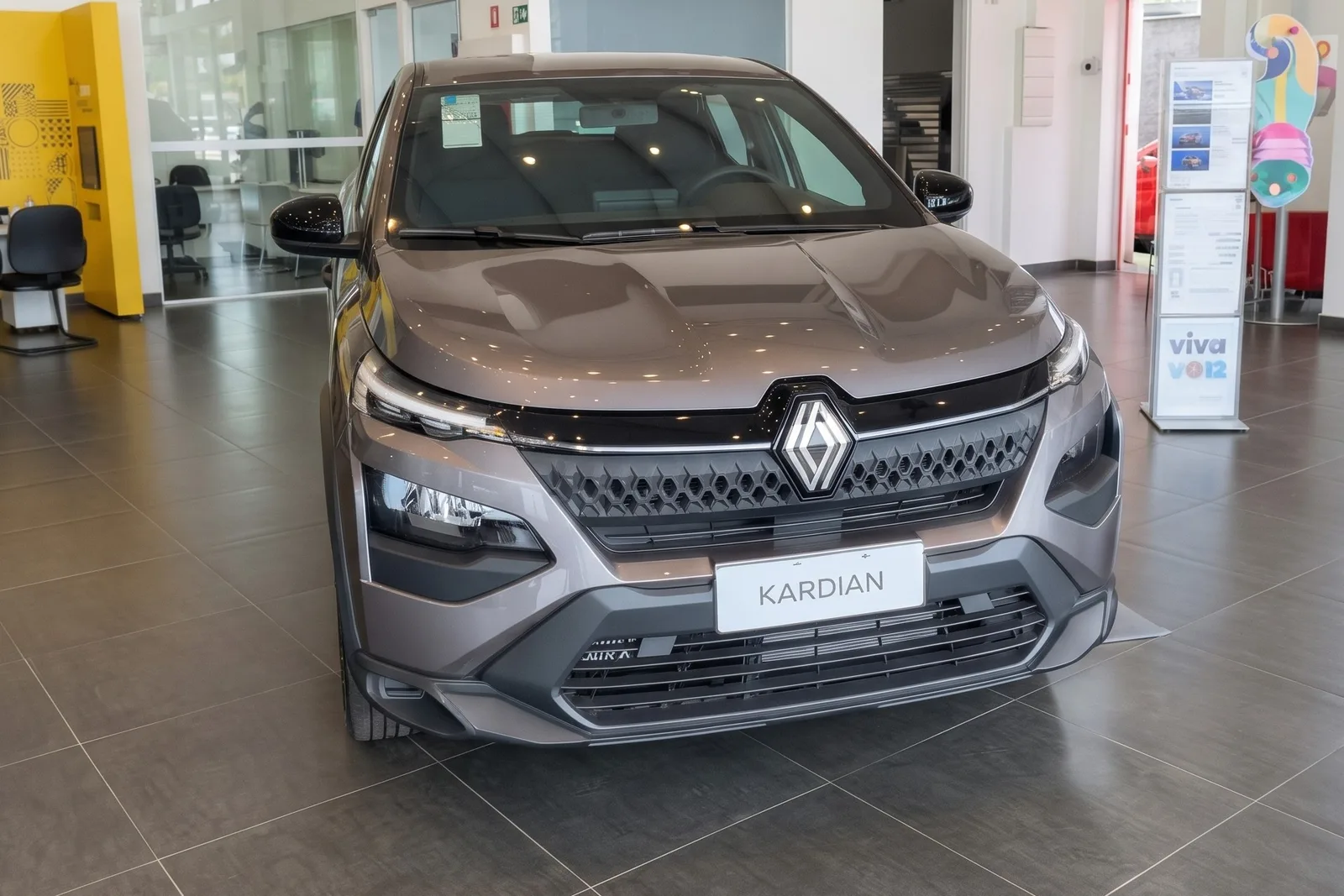 Renault Kardian Vibe 2027 chega por R$ 99.990 com motor turbo e câmbio manual